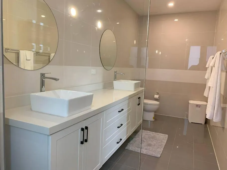 Taryn Suite 2Br Apt In Kingston Appartamento